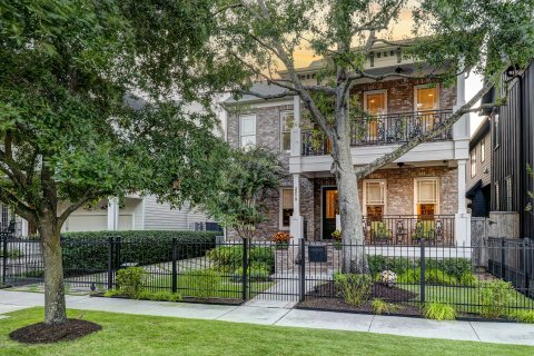 2219 Arlington Street